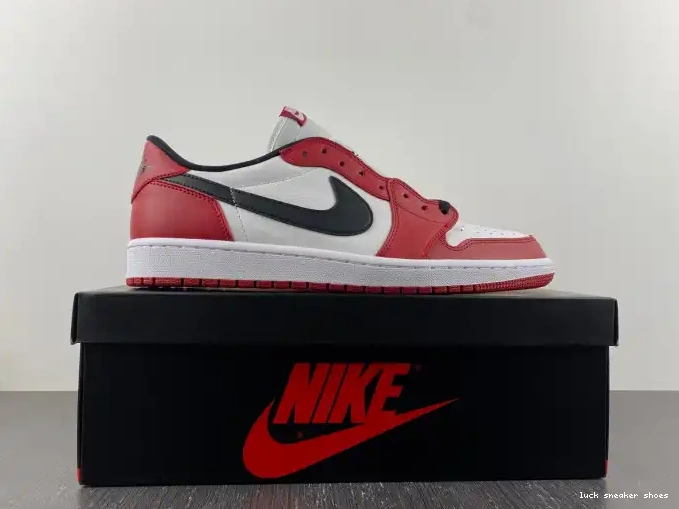 Rep LUCY Air Retro Low Jordan 705329-600 Chicago 1 0526